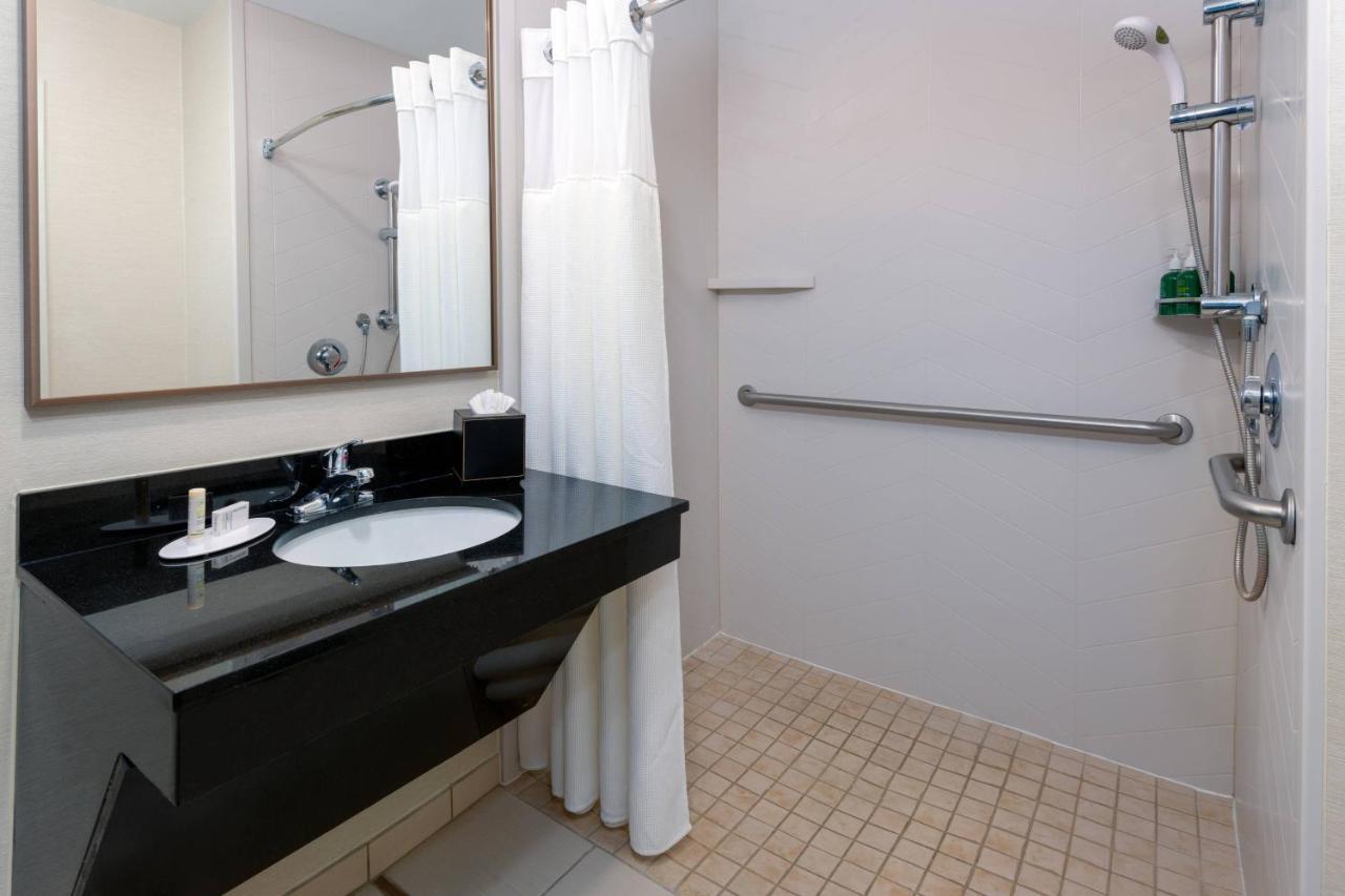 Fairfield Inn And Suites By Marriott Clearwater Bagian luar foto